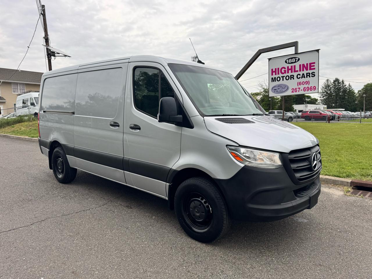 Mercedes-Benz Sprinter Cargo Van 1500 Standard Roof I4 144" RWD 2019