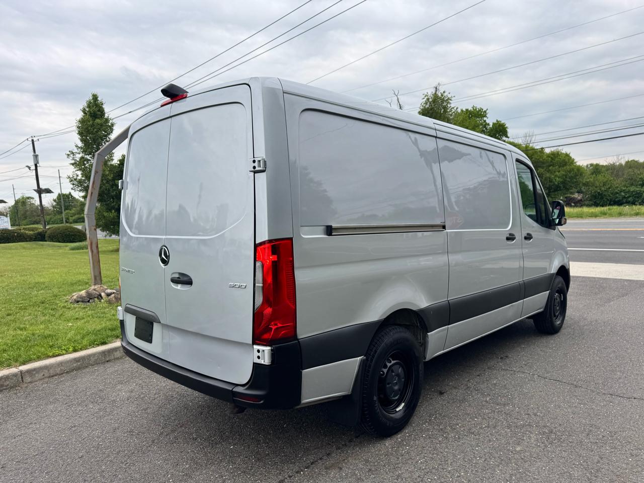 Mercedes-Benz Sprinter Cargo Van 1500 Standard Roof I4 144" RWD 2019