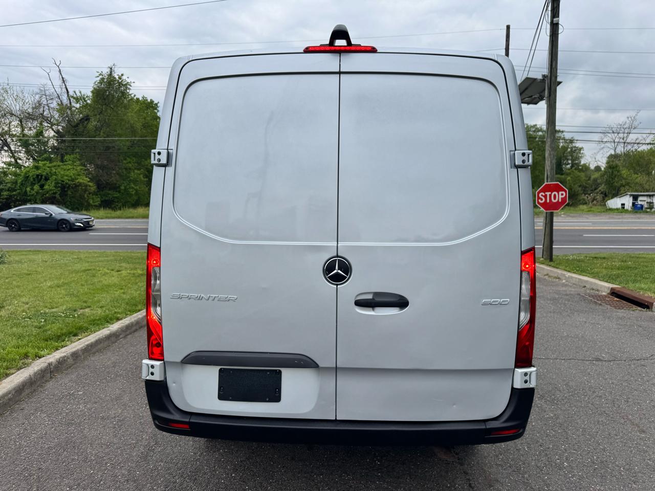 Mercedes-Benz Sprinter Cargo Van 1500 Standard Roof I4 144" RWD 2019