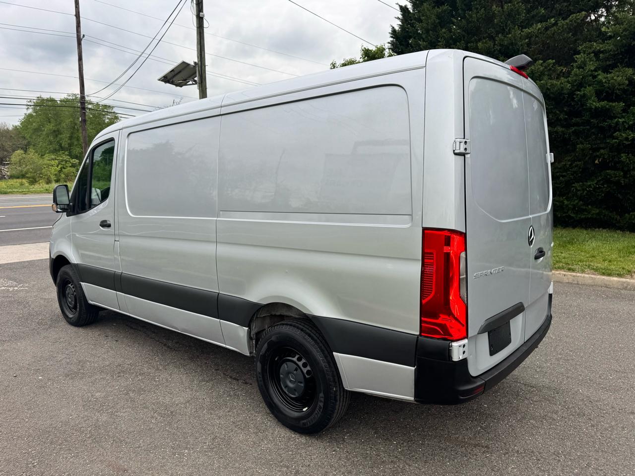 Mercedes-Benz Sprinter Cargo Van 1500 Standard Roof I4 144" RWD 2019