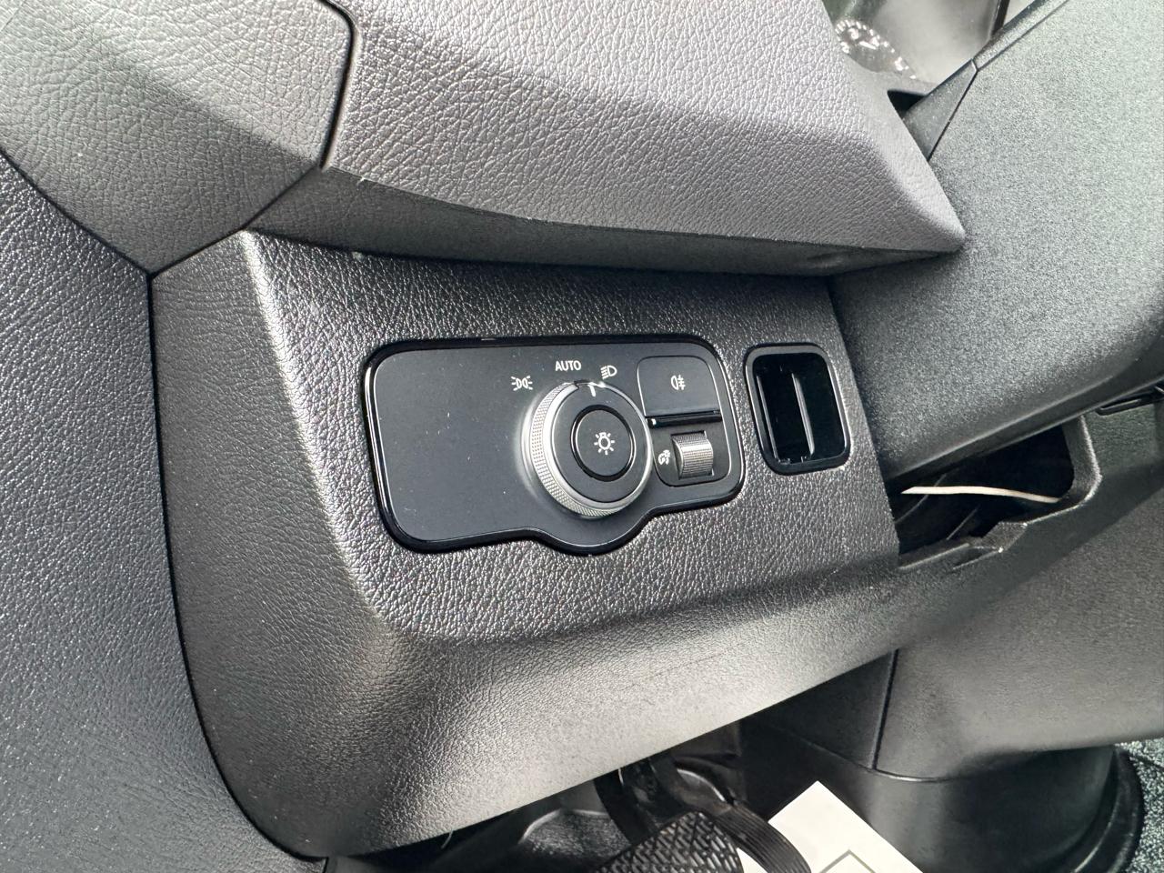 Mercedes-Benz Sprinter Cargo Van 1500 Standard Roof I4 144" RWD 2019