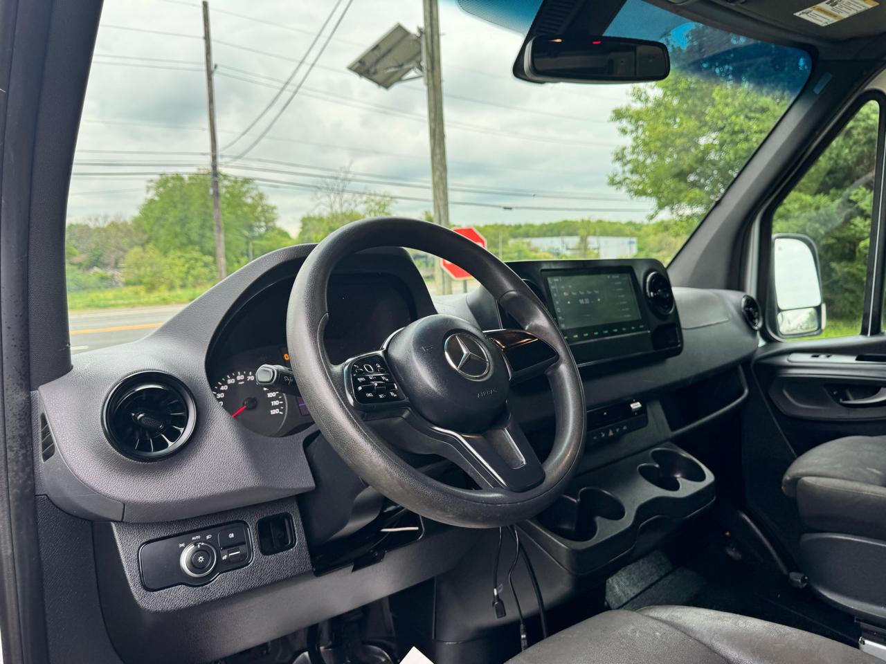 Mercedes-Benz Sprinter Cargo Van 1500 Standard Roof I4 144" RWD 2019