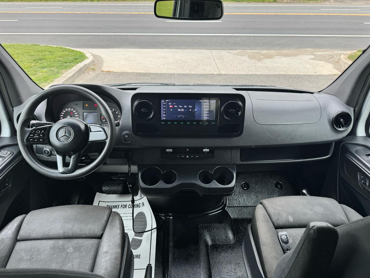 Mercedes-Benz Sprinter Cargo Van 1500 Standard Roof I4 144" RWD 2019