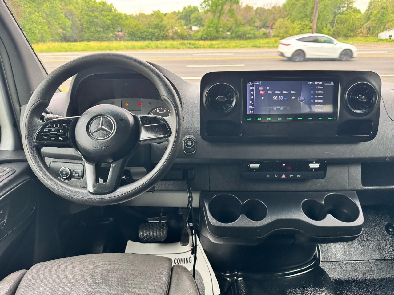Mercedes-Benz Sprinter Cargo Van 1500 Standard Roof I4 144" RWD 2019