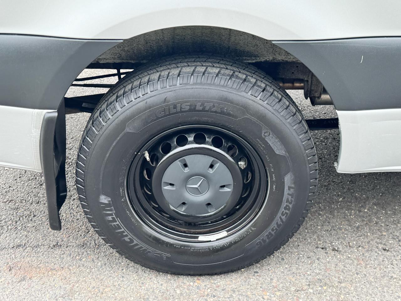 Mercedes-Benz Sprinter Cargo Van 1500 Standard Roof I4 144" RWD 2019