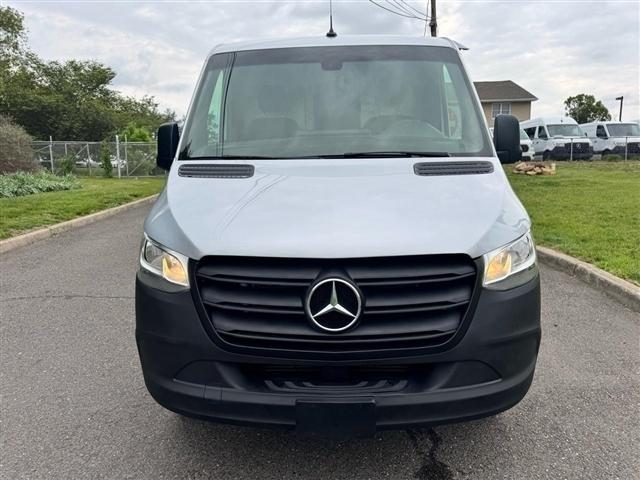 Mercedes-Benz Sprinter Cargo Van 1500 Standard Roof I4 144" RWD 2019