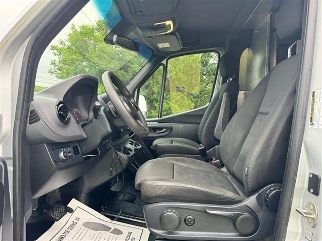 Mercedes-Benz Sprinter Cargo Van 1500 Standard Roof I4 144" RWD 2019