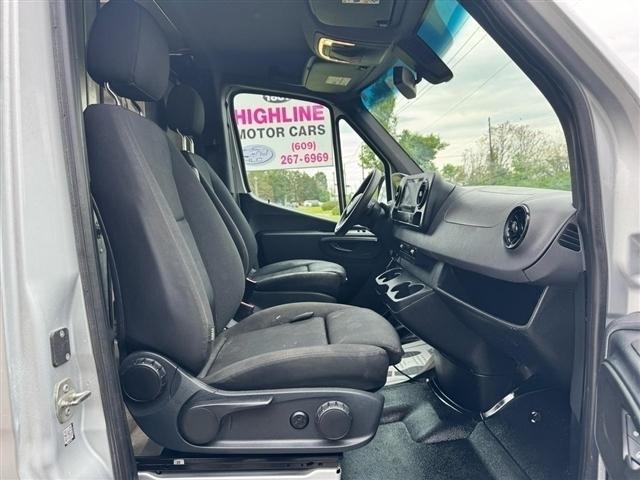 Mercedes-Benz Sprinter Cargo Van 1500 Standard Roof I4 144" RWD 2019