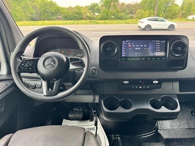 Mercedes-Benz Sprinter Cargo Van 1500 Standard Roof I4 144" RWD 2019