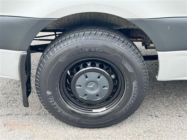 Mercedes-Benz Sprinter Cargo Van 1500 Standard Roof I4 144" RWD 2019
