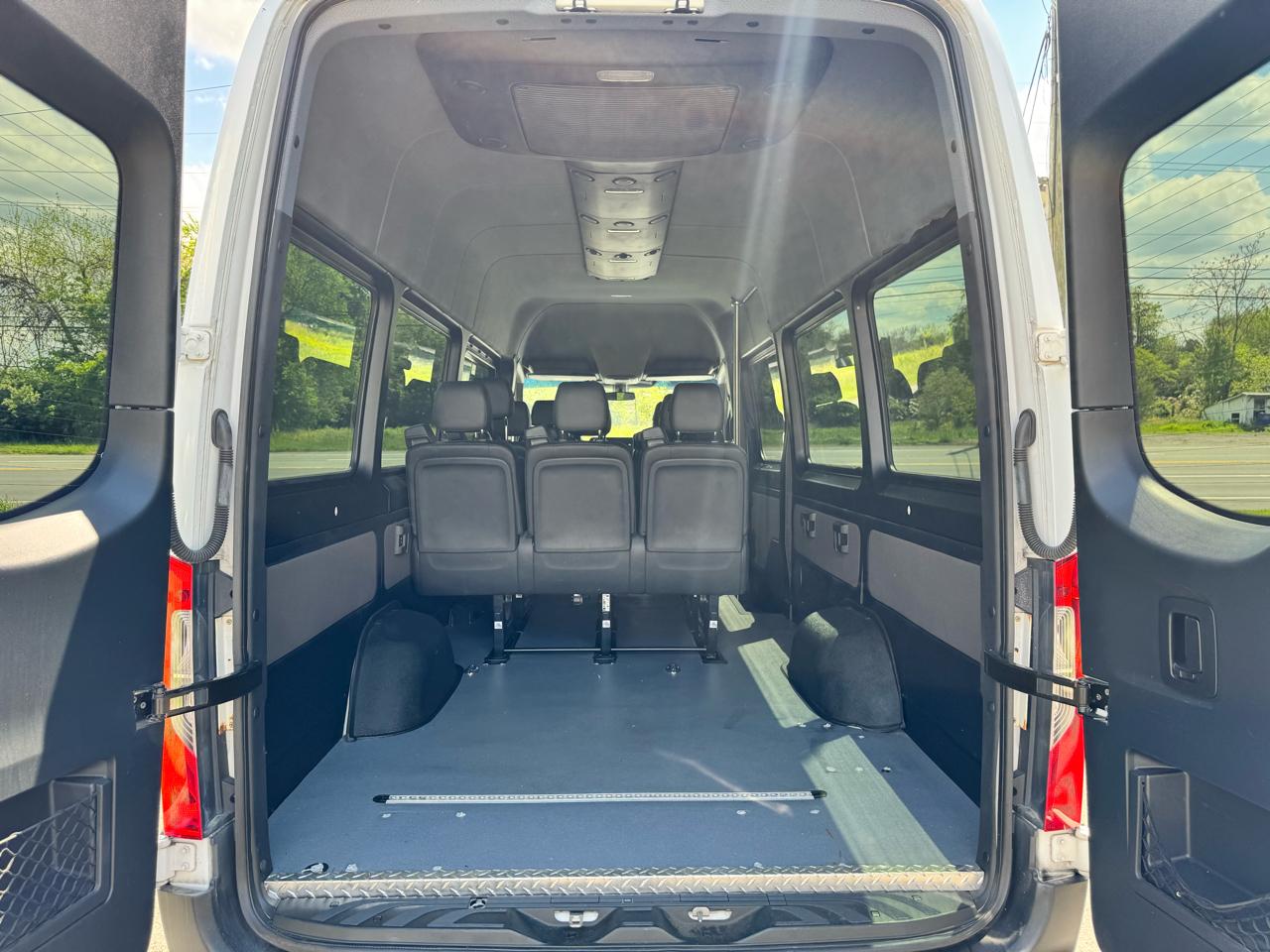 Mercedes-Benz Sprinter Passenger Van 2500 High Roof V6 170" RWD 2019
