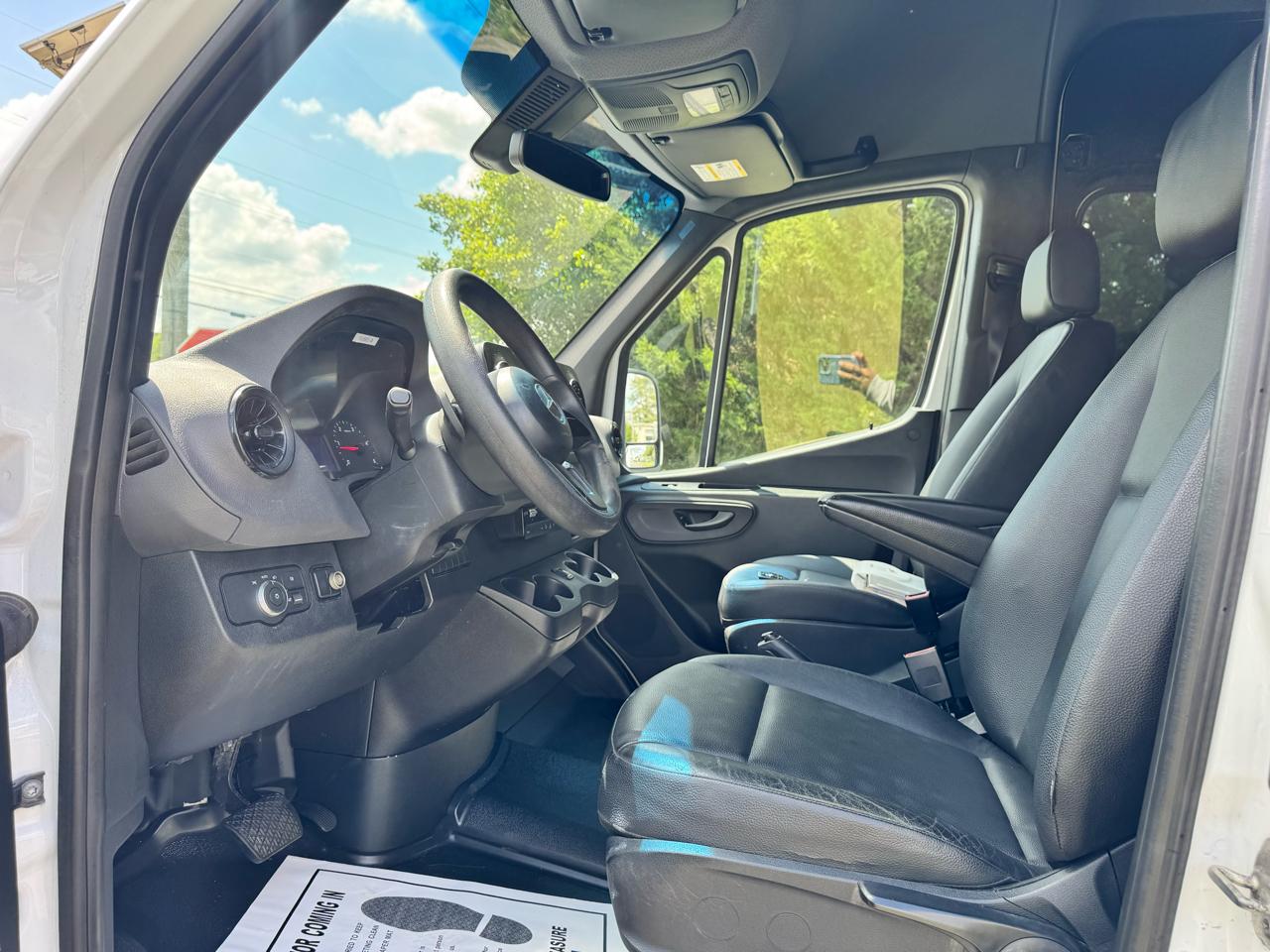 Mercedes-Benz Sprinter Passenger Van 2500 High Roof V6 170" RWD 2019