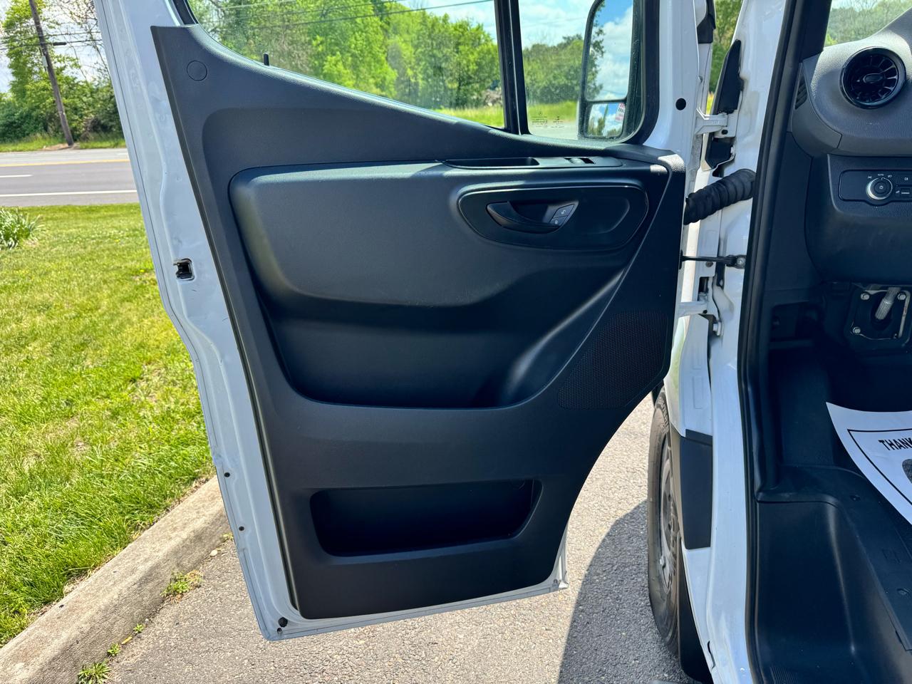 Mercedes-Benz Sprinter Passenger Van 2500 High Roof V6 170" RWD 2019
