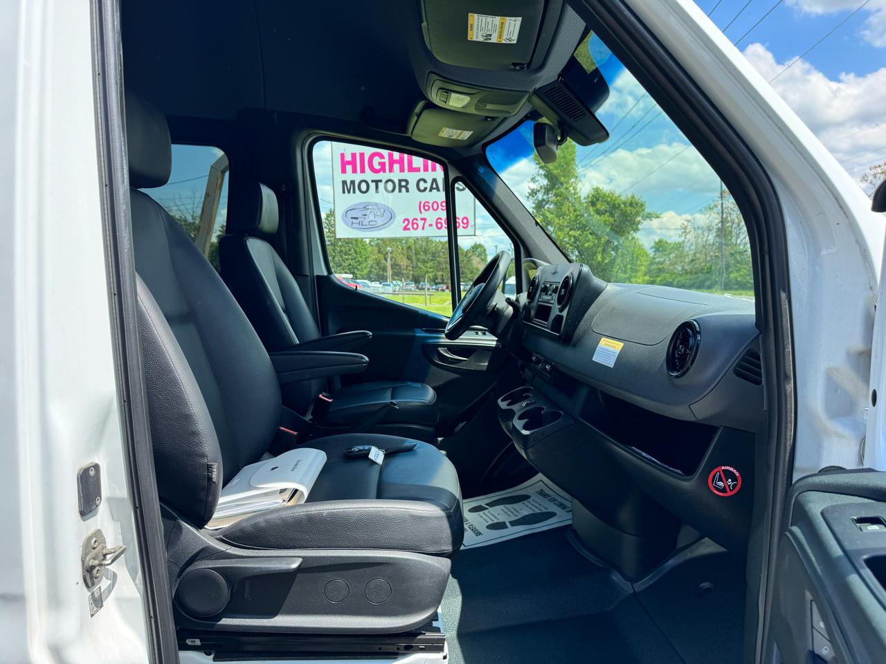 Mercedes-Benz Sprinter Passenger Van 2500 High Roof V6 170" RWD 2019