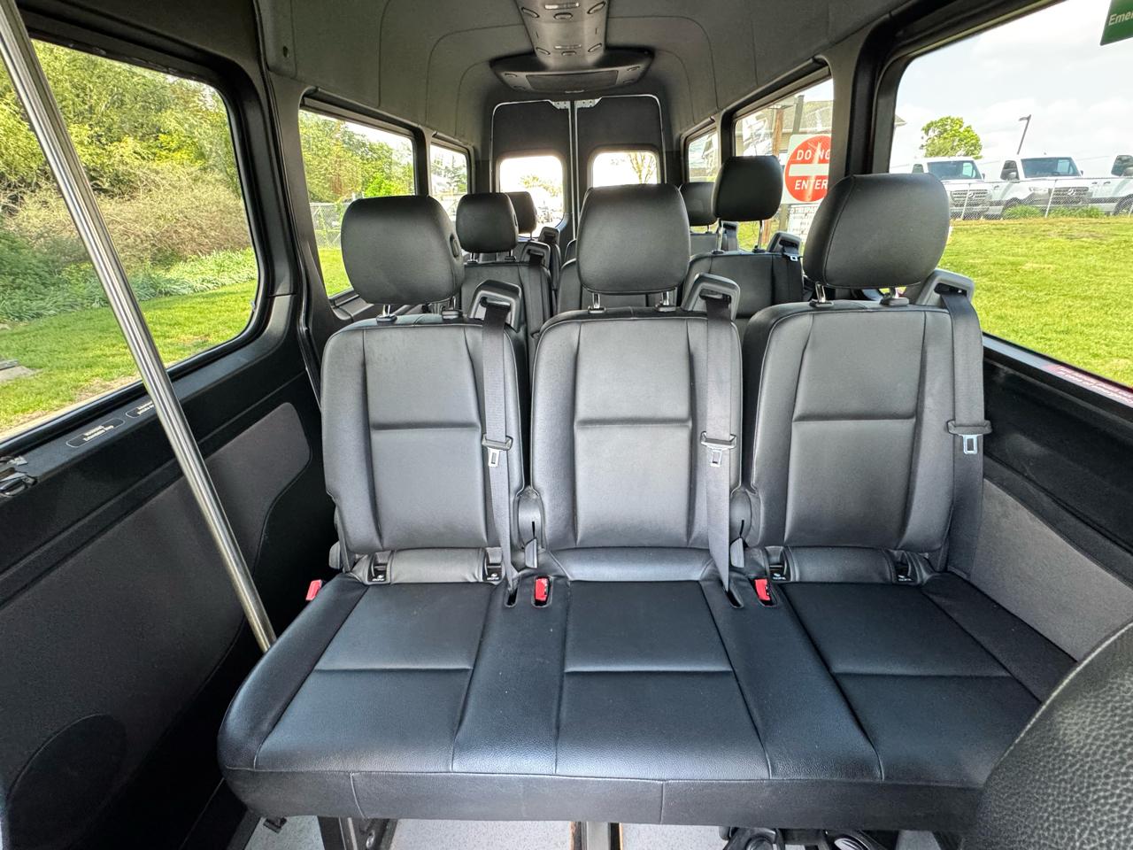 Mercedes-Benz Sprinter Passenger Van 2500 High Roof V6 170" RWD 2019