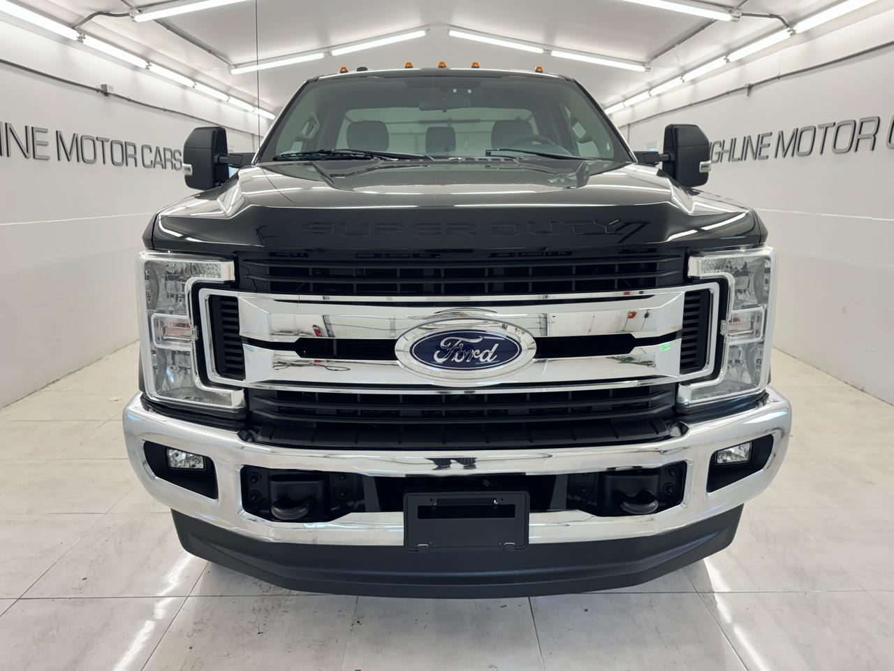 Ford Super Duty F-250 SRW XLT 4WD Reg Cab 8' Box 2017