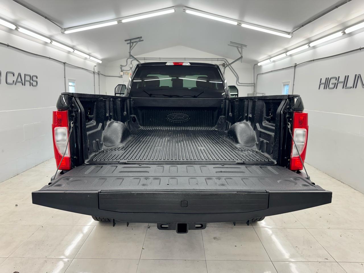 Ford Super Duty F-250 SRW XLT 4WD Reg Cab 8' Box 2017