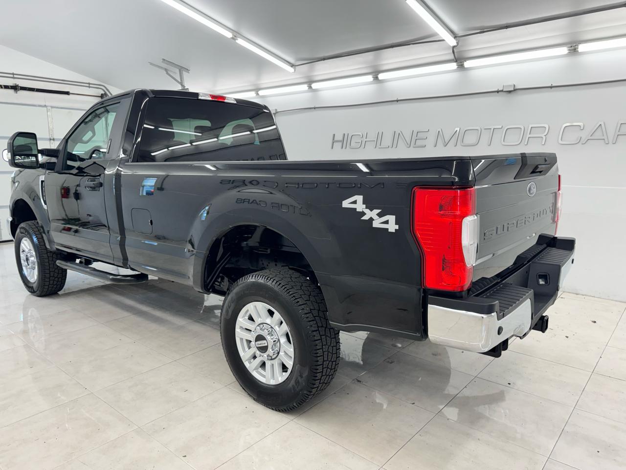 Ford Super Duty F-250 SRW XLT 4WD Reg Cab 8' Box 2017