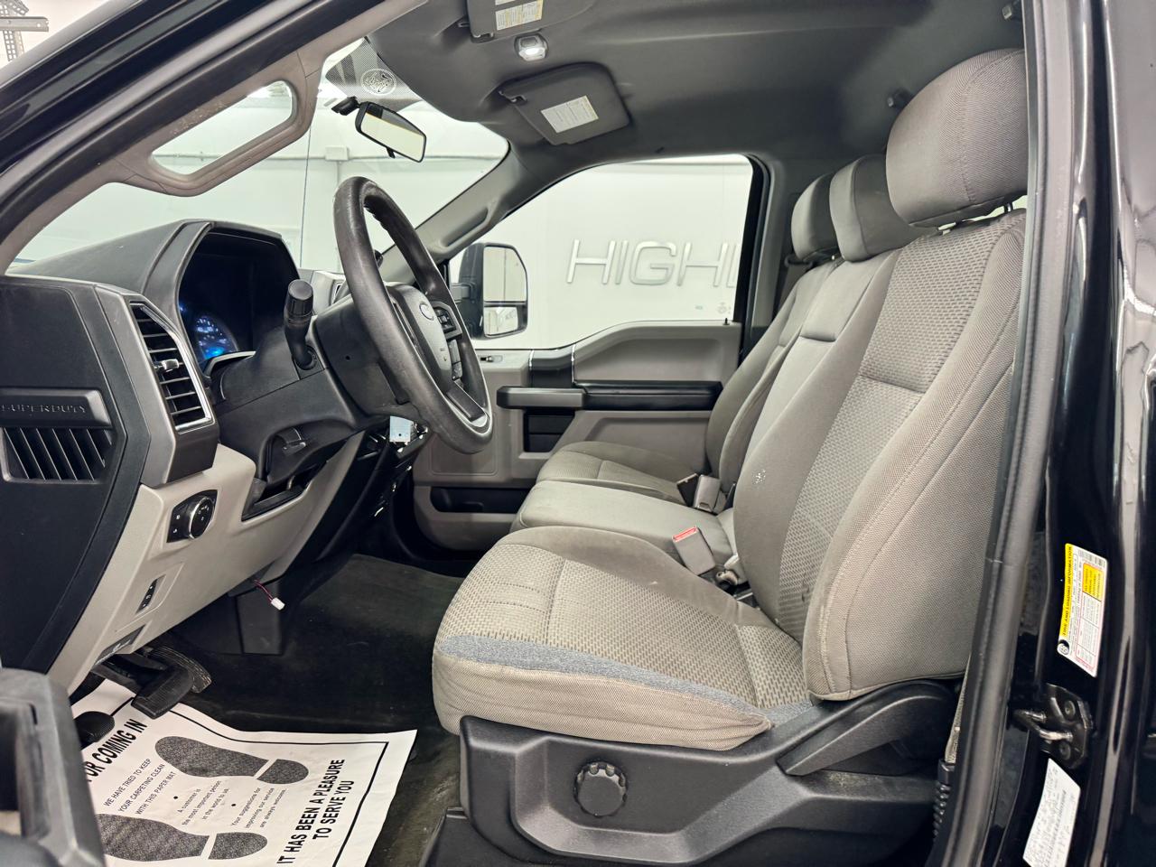 Ford Super Duty F-250 SRW XLT 4WD Reg Cab 8' Box 2017