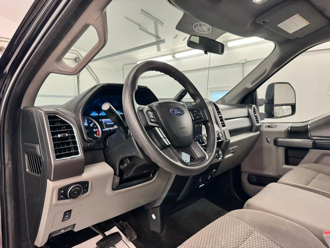 Ford Super Duty F-250 SRW XLT 4WD Reg Cab 8' Box 2017