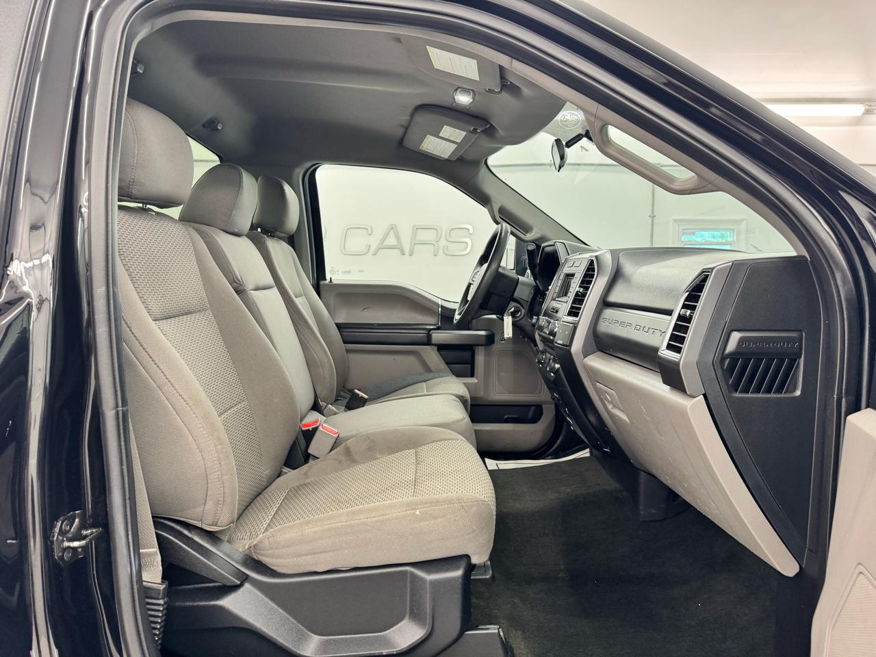 Ford Super Duty F-250 SRW XLT 4WD Reg Cab 8' Box 2017