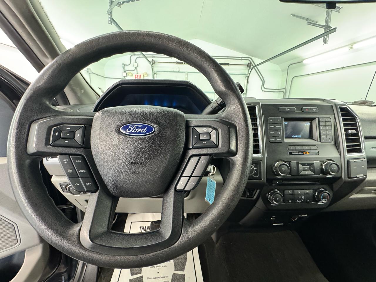 Ford Super Duty F-250 SRW XLT 4WD Reg Cab 8' Box 2017