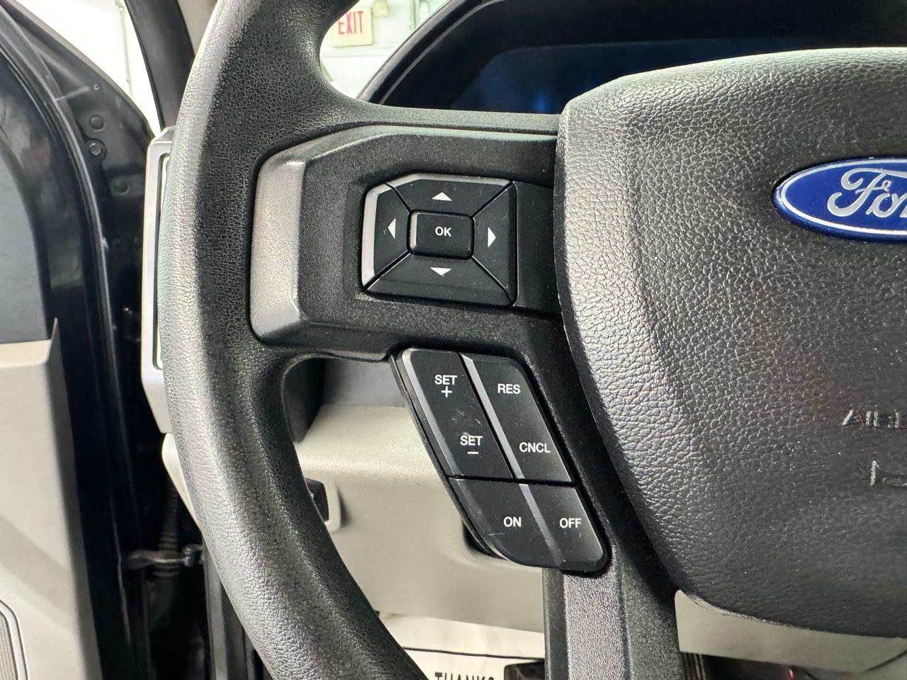 Ford Super Duty F-250 SRW XLT 4WD Reg Cab 8' Box 2017