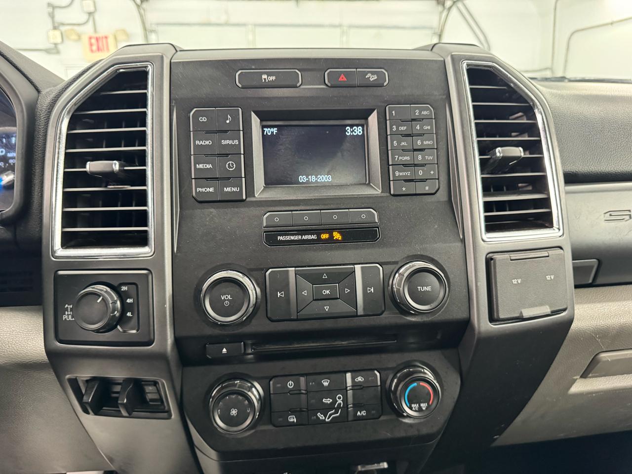 Ford Super Duty F-250 SRW XLT 4WD Reg Cab 8' Box 2017