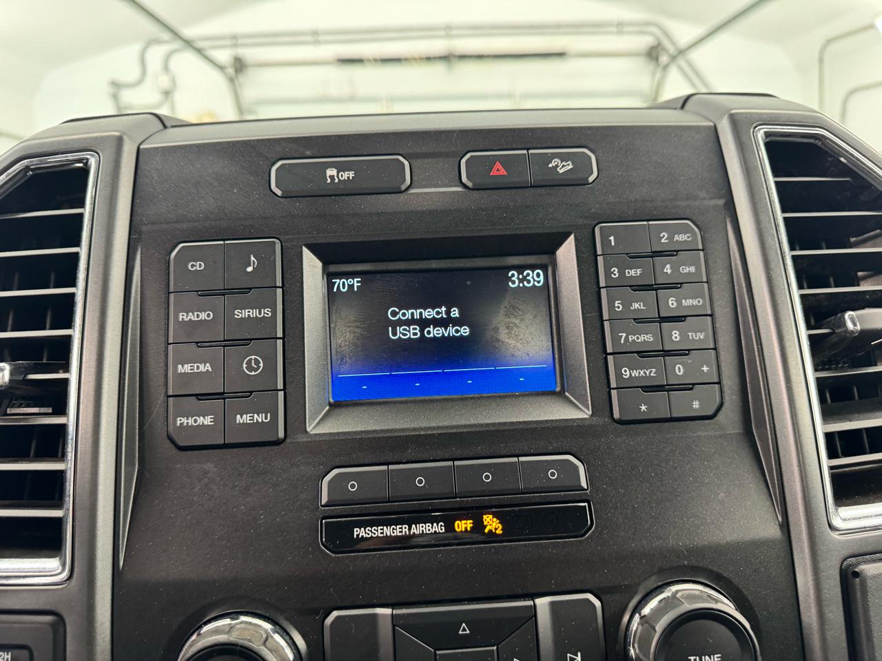 Ford Super Duty F-250 SRW XLT 4WD Reg Cab 8' Box 2017