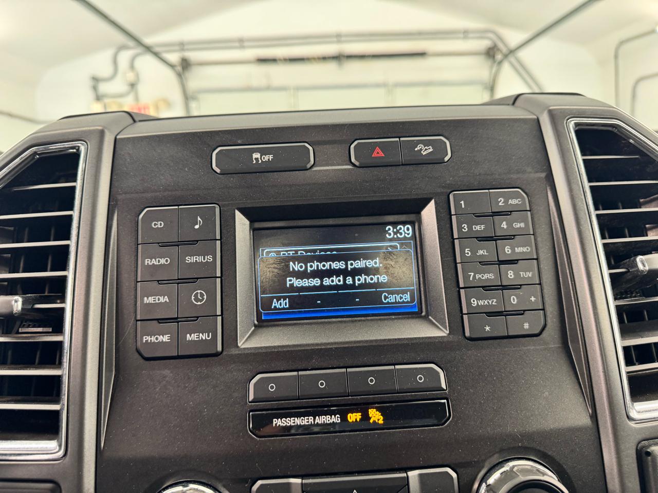 Ford Super Duty F-250 SRW XLT 4WD Reg Cab 8' Box 2017