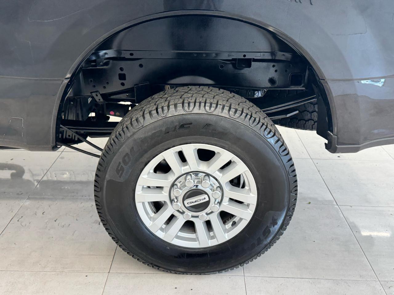 Ford Super Duty F-250 SRW XLT 4WD Reg Cab 8' Box 2017