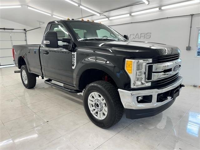 Ford Super Duty F-250 SRW XLT 4WD Reg Cab 8' Box 2017