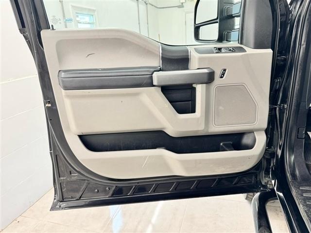 Ford Super Duty F-250 SRW XLT 4WD Reg Cab 8' Box 2017