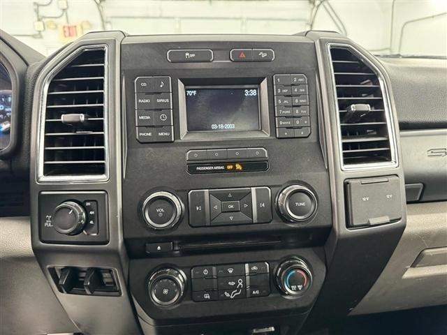 Ford Super Duty F-250 SRW XLT 4WD Reg Cab 8' Box 2017