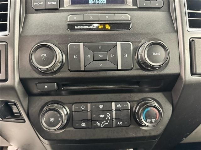 Ford Super Duty F-250 SRW XLT 4WD Reg Cab 8' Box 2017