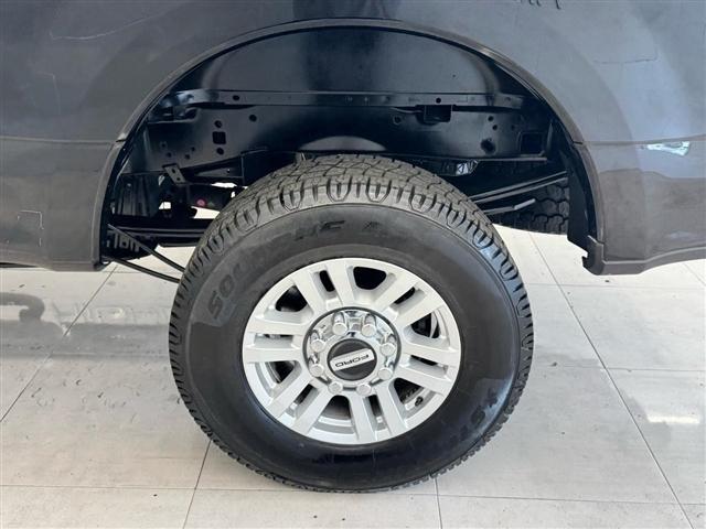 Ford Super Duty F-250 SRW XLT 4WD Reg Cab 8' Box 2017