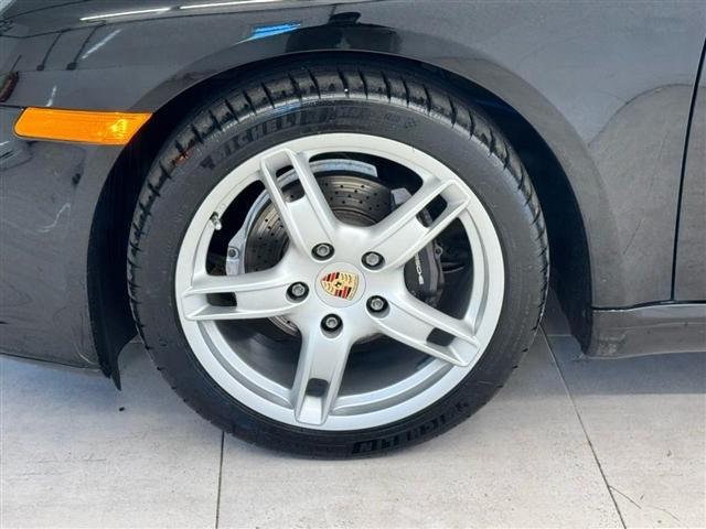 Porsche Boxster 2dr Roadster 2005