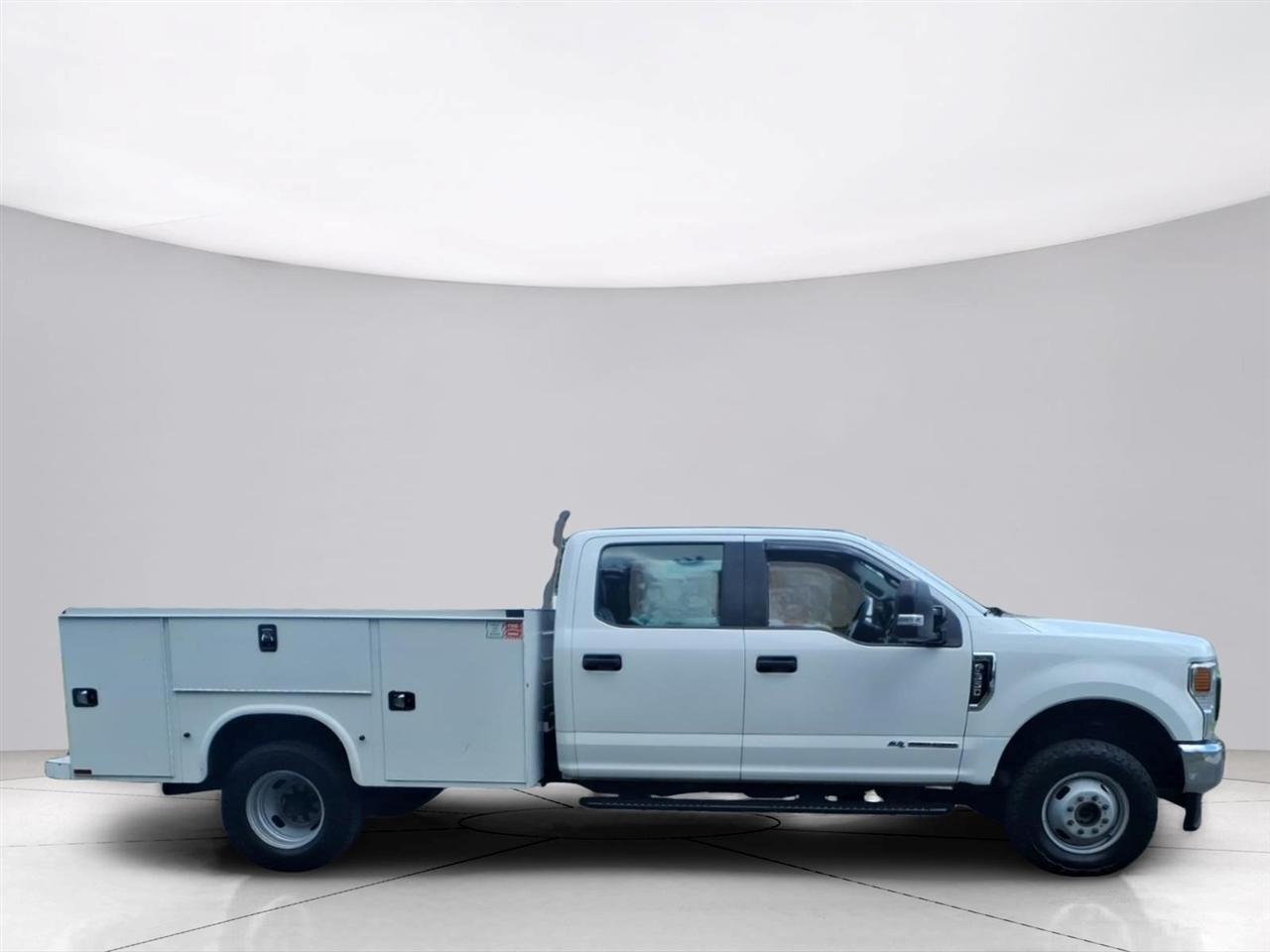 Ford Super Duty F-350 DRW Lariat 4WD Crew Cab 179" WB 60" CA 2020