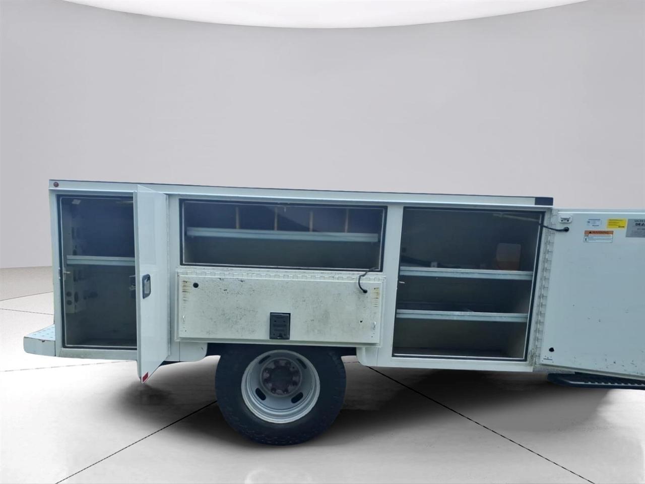 Ford Super Duty F-350 DRW Lariat 4WD Crew Cab 179" WB 60" CA 2020