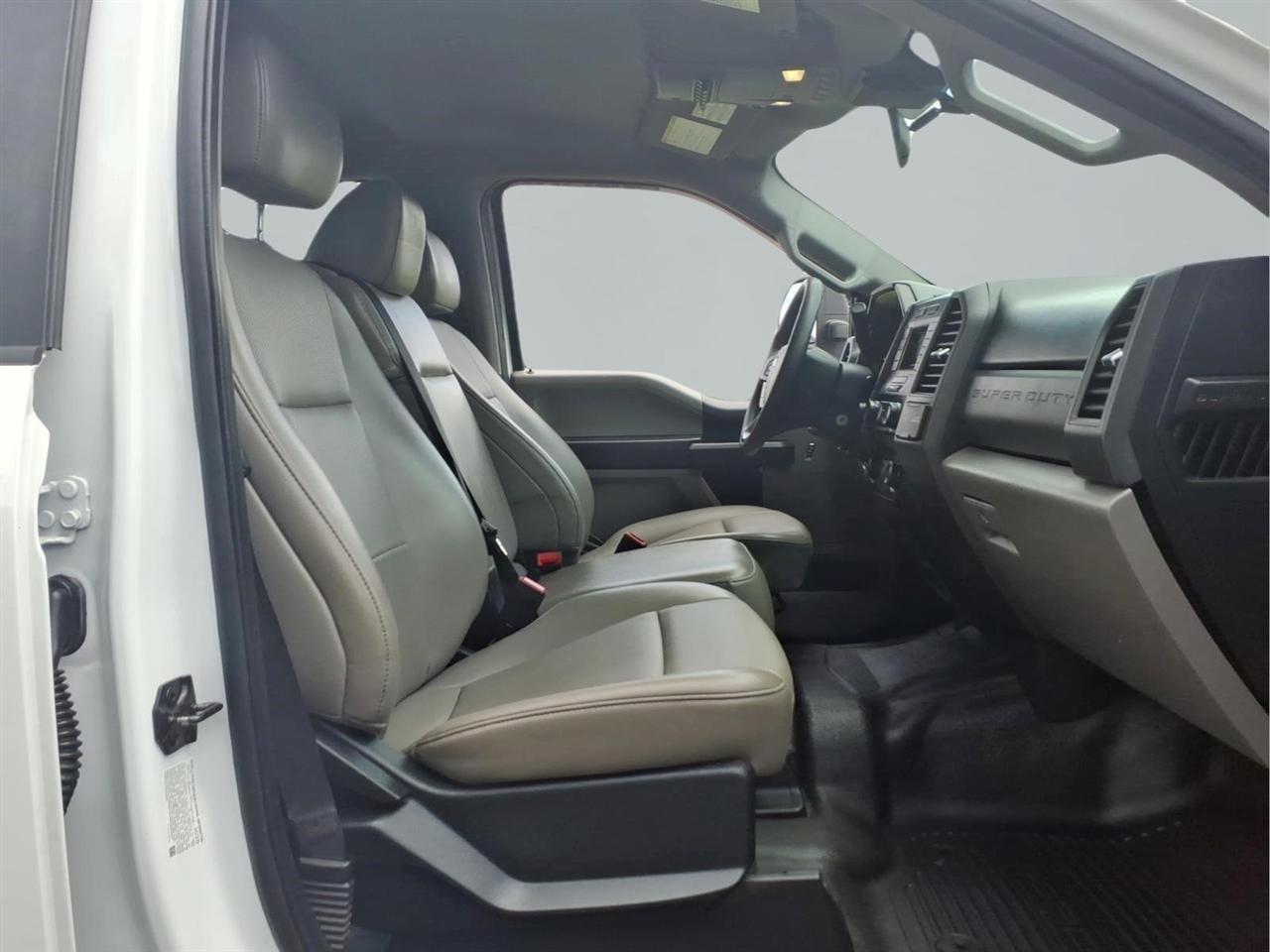 Ford Super Duty F-350 DRW Lariat 4WD Crew Cab 179" WB 60" CA 2020