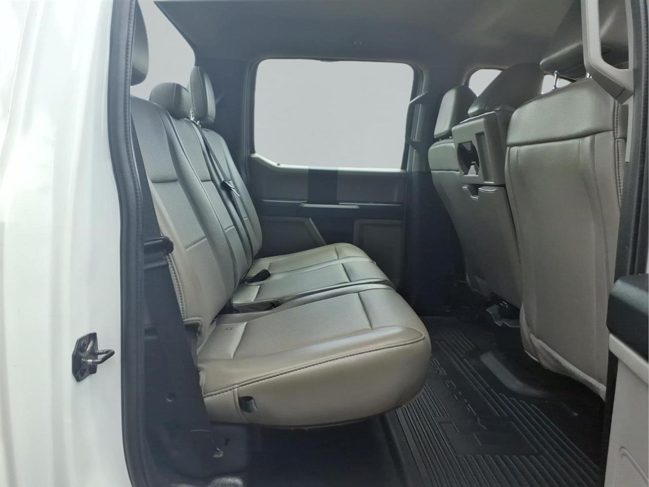 Ford Super Duty F-350 DRW Lariat 4WD Crew Cab 179" WB 60" CA 2020