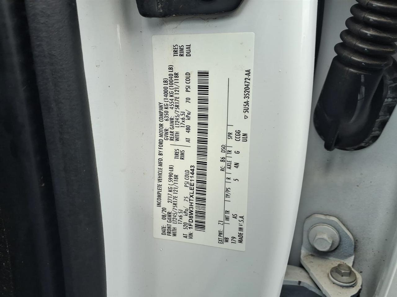 Ford Super Duty F-350 DRW Lariat 4WD Crew Cab 179" WB 60" CA 2020