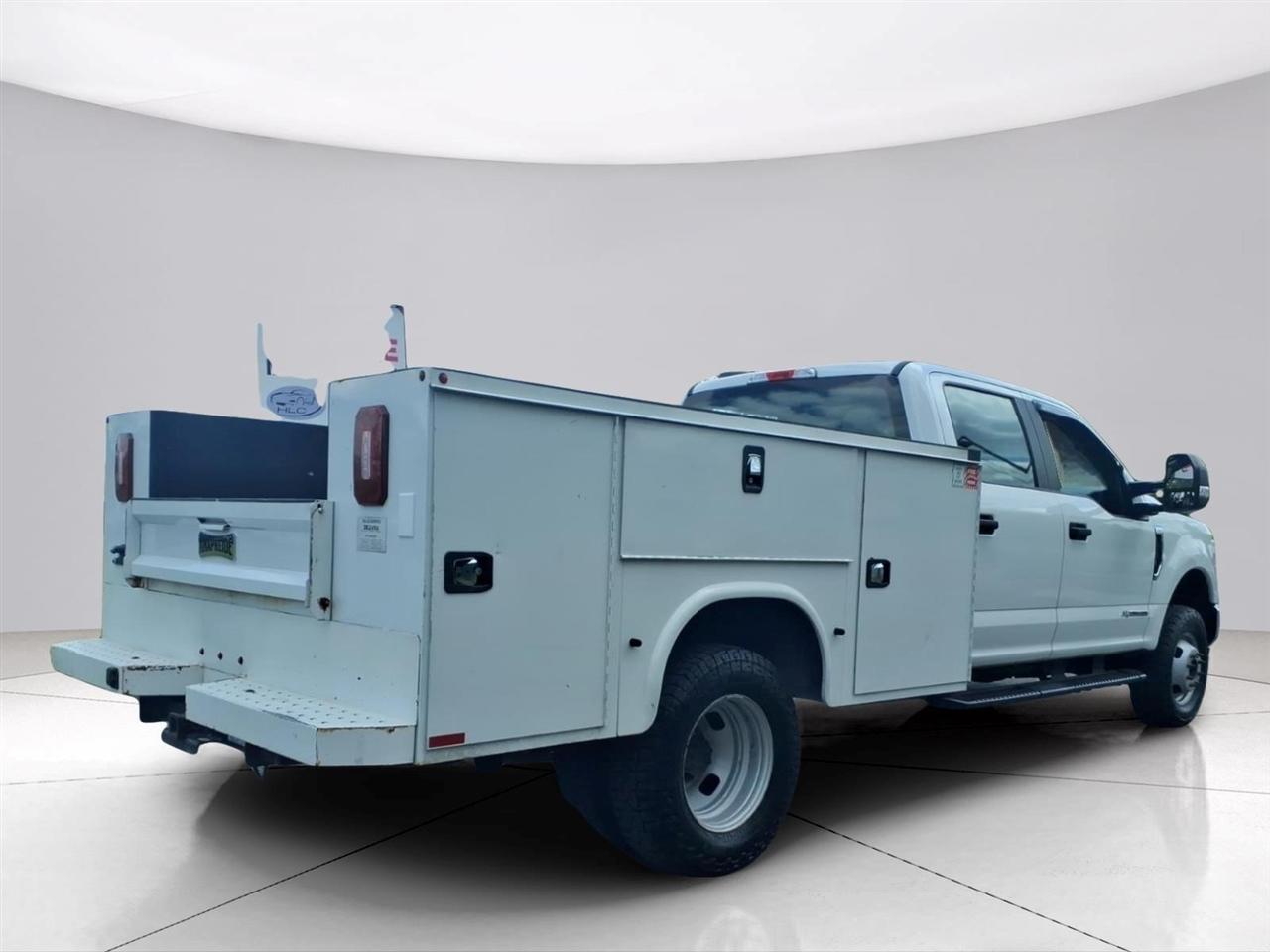 Ford Super Duty F-350 DRW Lariat 4WD Crew Cab 179" WB 60" CA 2020