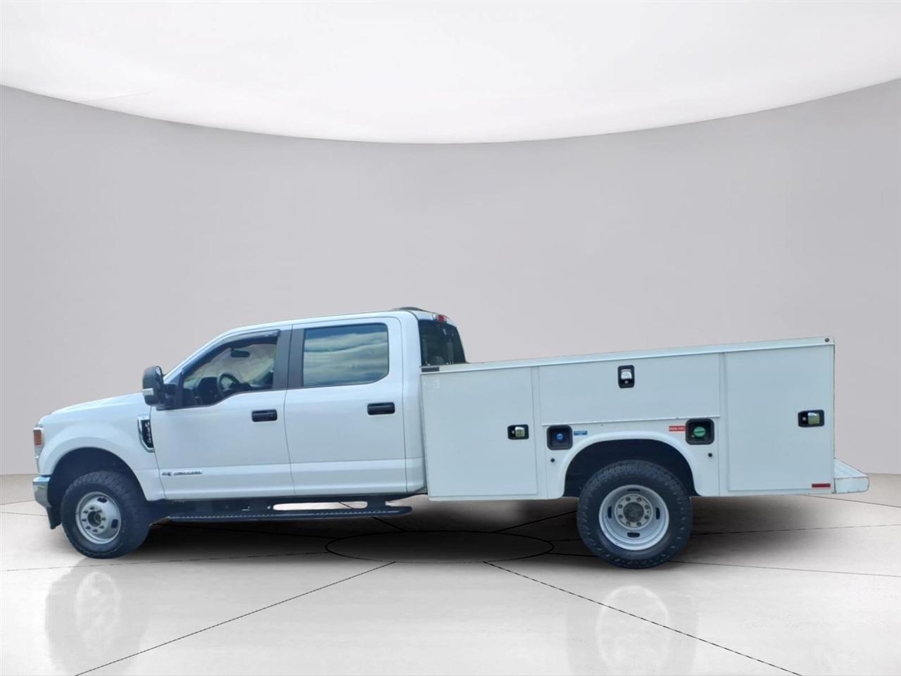 Ford Super Duty F-350 DRW Lariat 4WD Crew Cab 179" WB 60" CA 2020