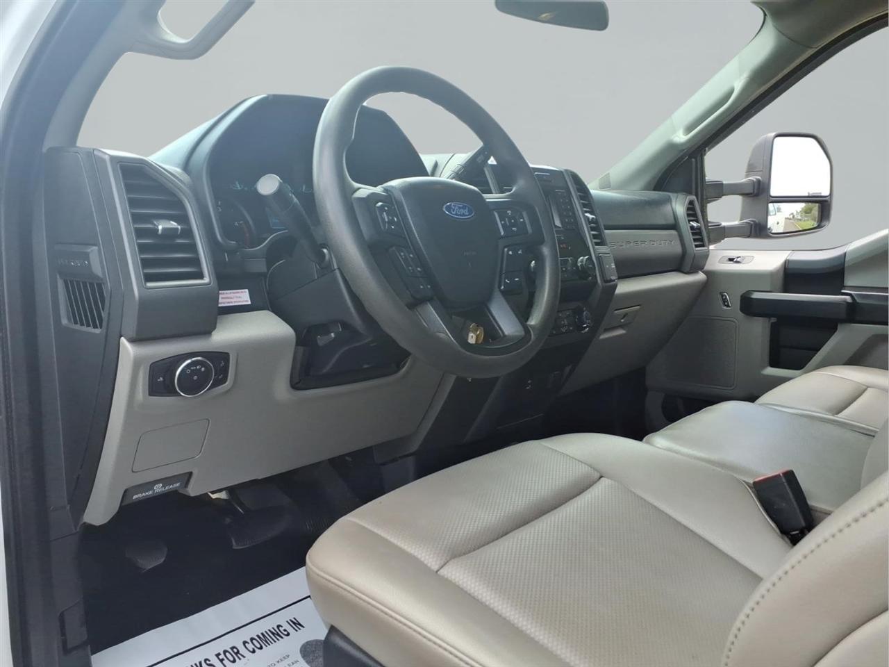 Ford Super Duty F-350 DRW Lariat 4WD Crew Cab 179" WB 60" CA 2020