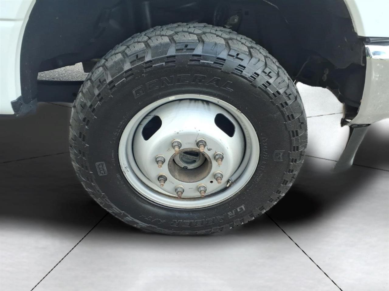Ford Super Duty F-350 DRW Lariat 4WD Crew Cab 179" WB 60" CA 2020