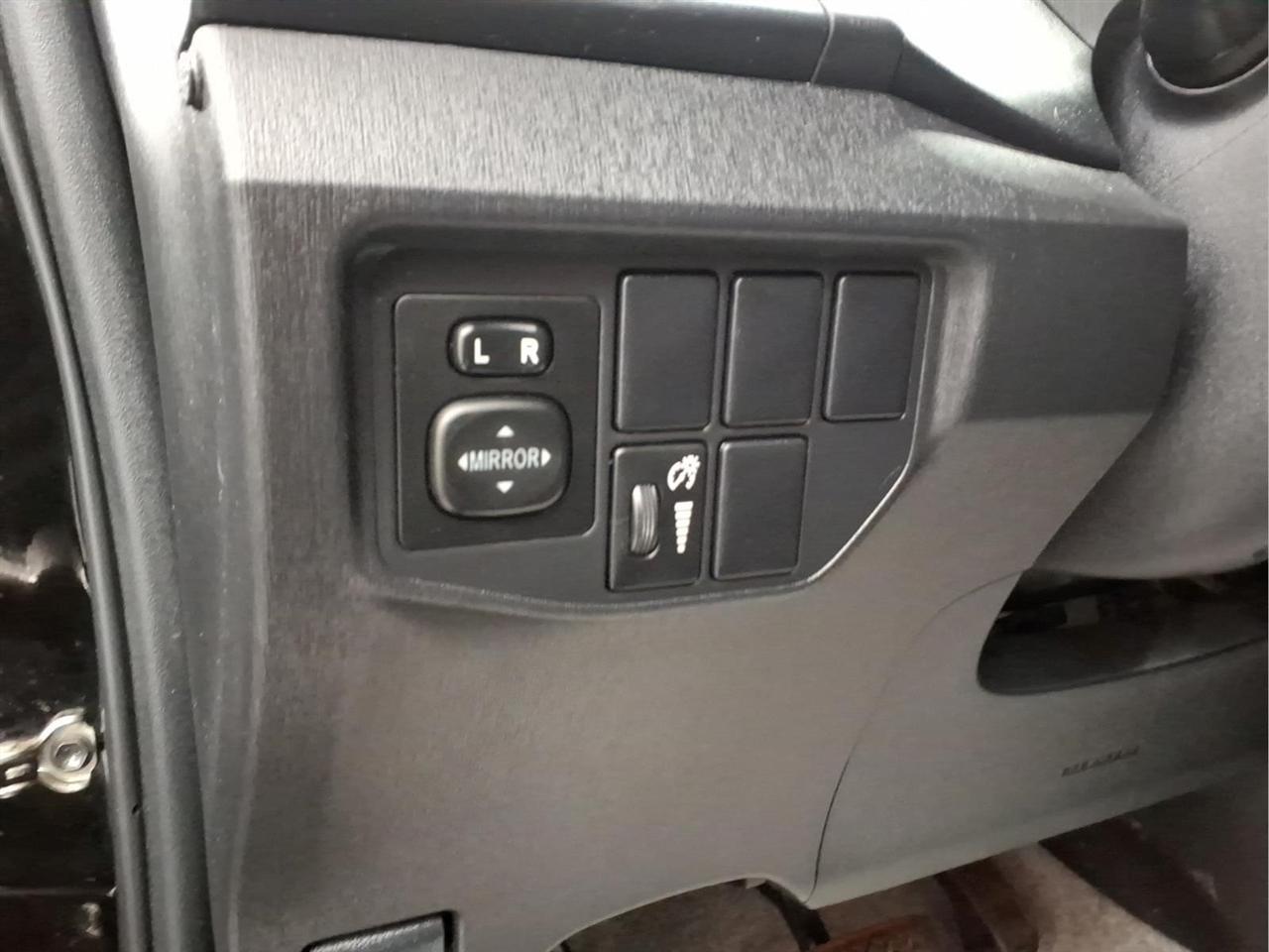 Toyota Prius 5dr HB Four (Natl) 2015