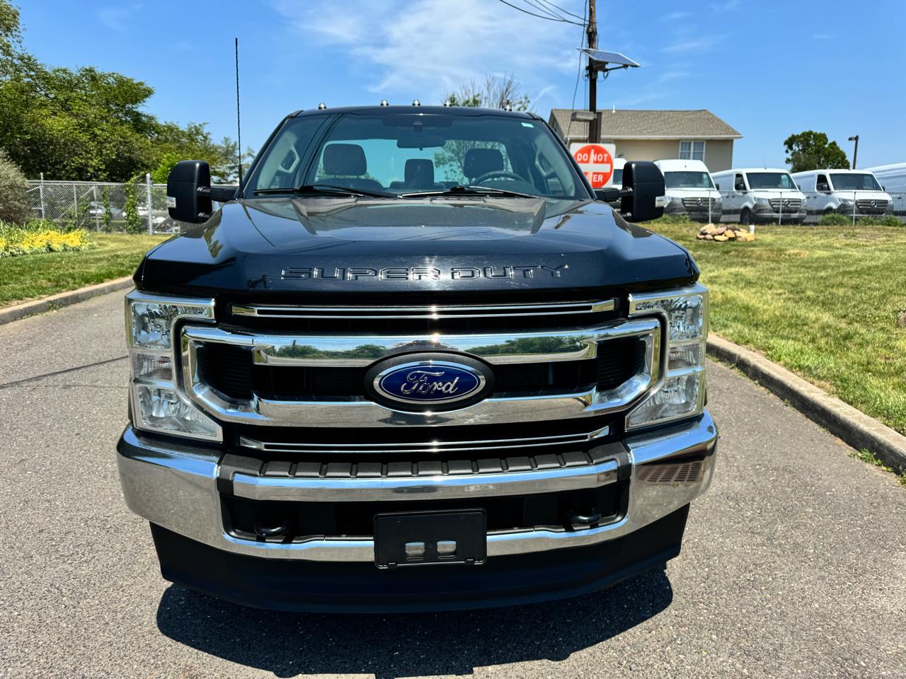 Ford Super Duty F-350 DRW XLT 4WD Reg Cab 145" WB 60" CA 2021