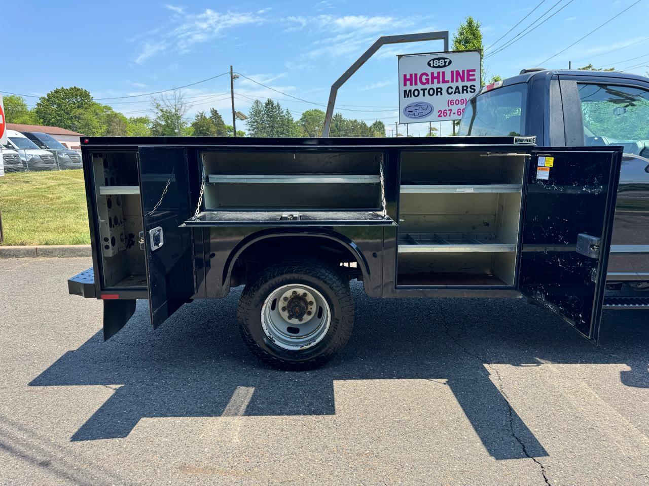 Ford Super Duty F-350 DRW XLT 4WD Reg Cab 145" WB 60" CA 2021