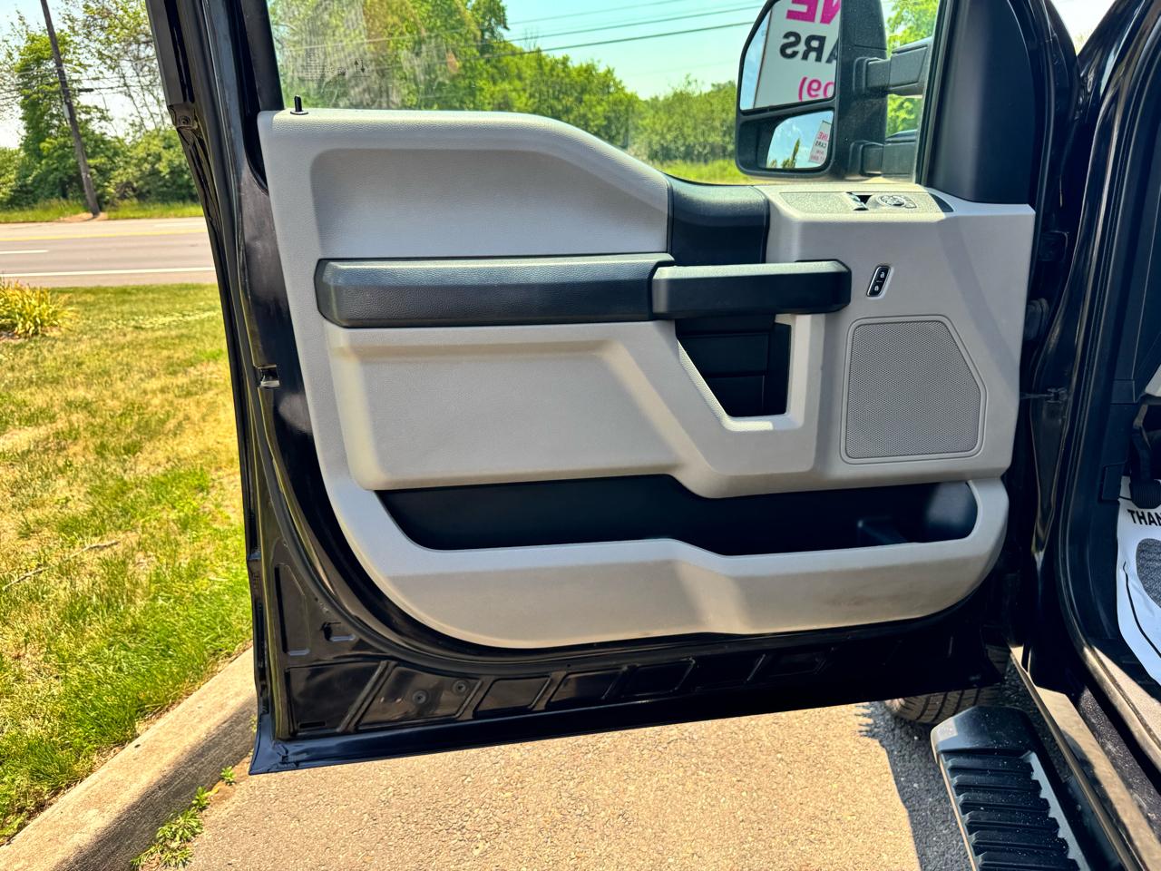 Ford Super Duty F-350 DRW XLT 4WD Reg Cab 145" WB 60" CA 2021